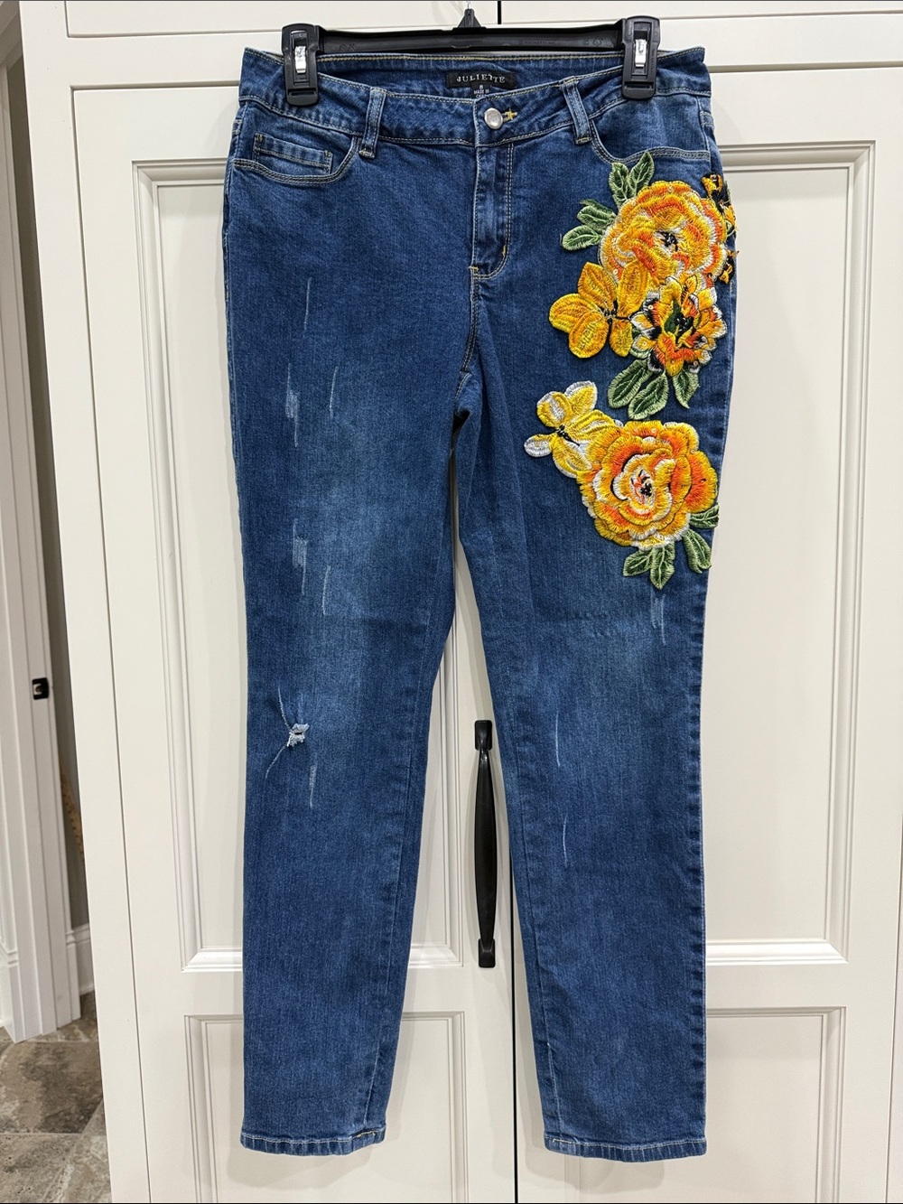 Juliette Jeans Women’s 8  Embroidered Floral Applique Distressed Cottagecore